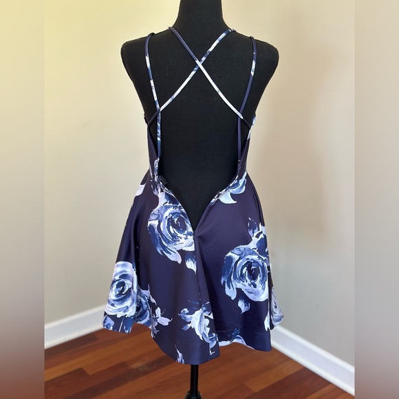 Blue and White Floral Dress - SEE VIDEO! - Picture 4 of 4